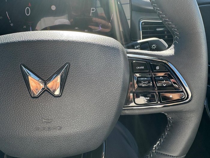 2025 Mahindra XUV700 AX7L