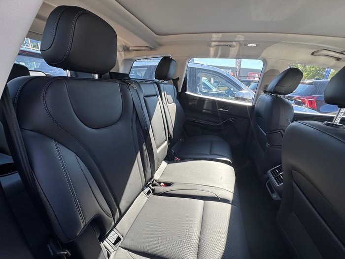 2025 Mahindra XUV700 AX7L