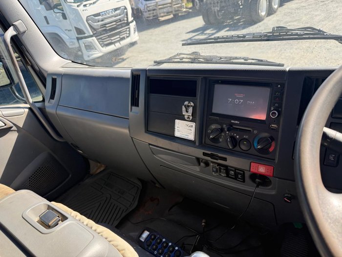 2017 Isuzu F Series FRR110-260