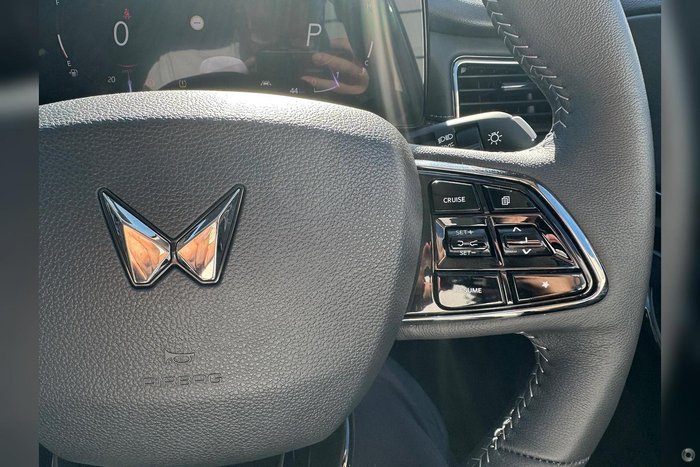 2025 Mahindra XUV700 AX7L