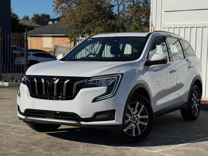 2025 Mahindra XUV700