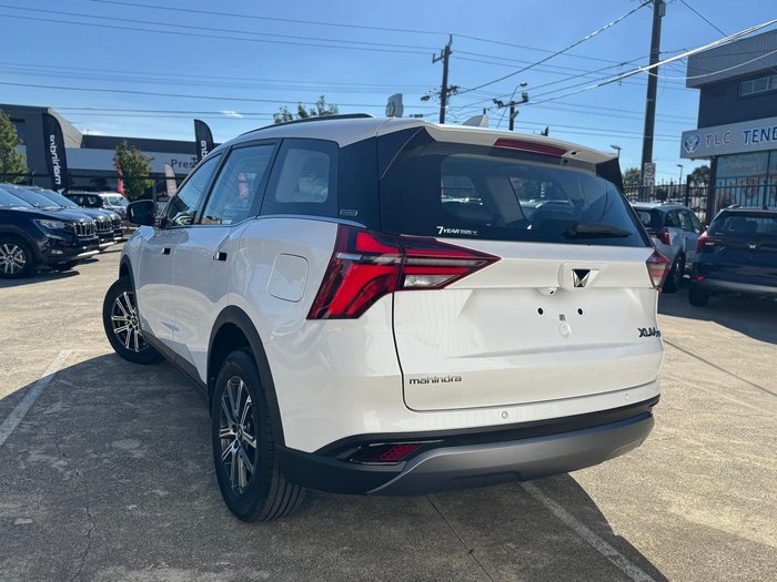 2025 Mahindra XUV700 AX7L