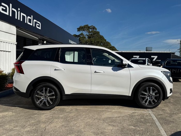 2025 Mahindra XUV700 AX7L