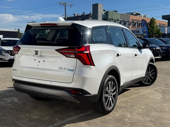 2025 Mahindra XUV700 AX7L
