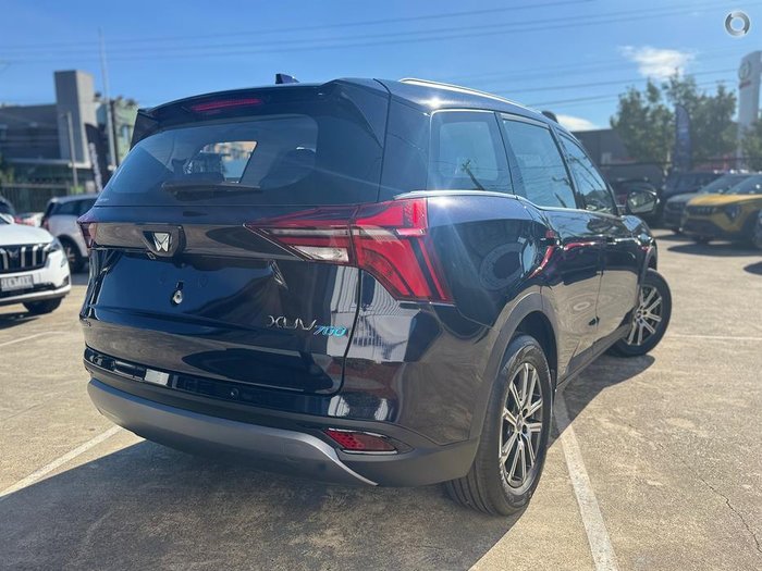 2025 Mahindra XUV700 AX7L