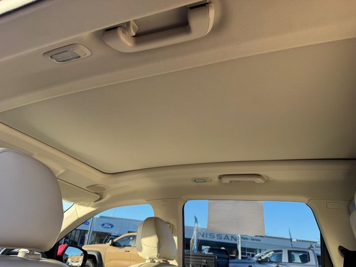 2023 Mahindra XUV700 AX7L Red Rage