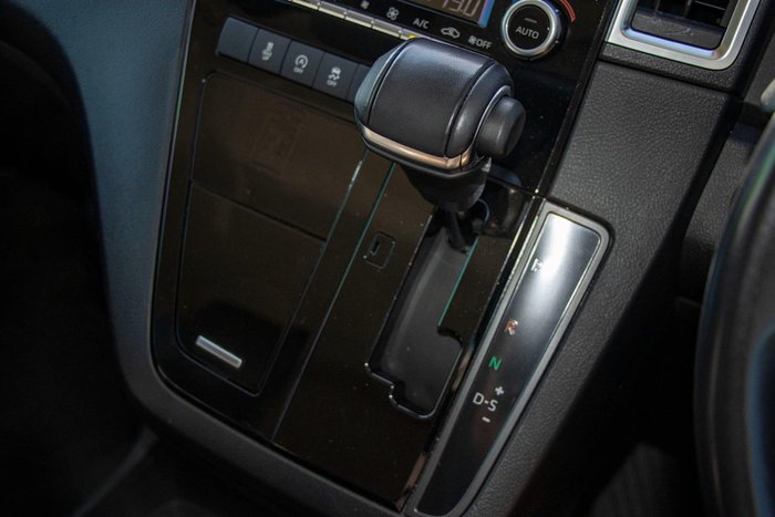 2019 Toyota Granvia VX