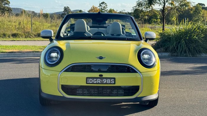 2026 MINI Cooper C Favoured