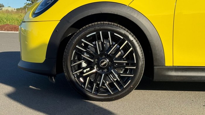 2026 MINI Cooper C Favoured