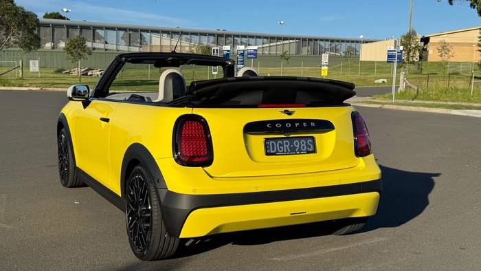 2026 MINI Cooper C Favoured