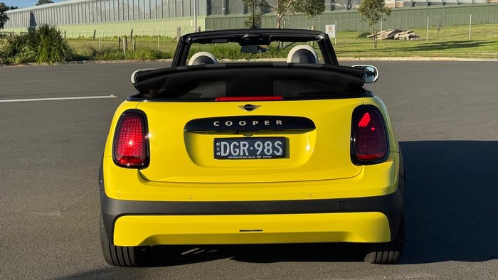 2026 MINI Cooper C Favoured