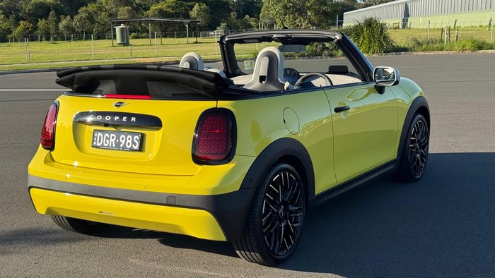 2026 MINI Cooper C Favoured