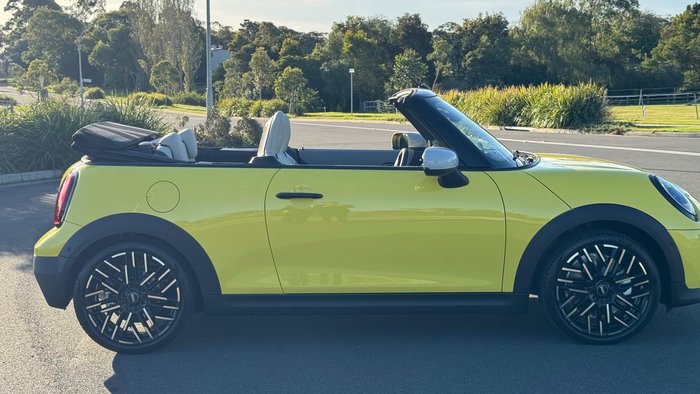 2026 MINI Cooper C Favoured