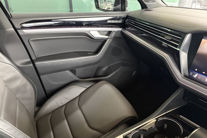 2022 Volkswagen Touareg 210TDI R-Line