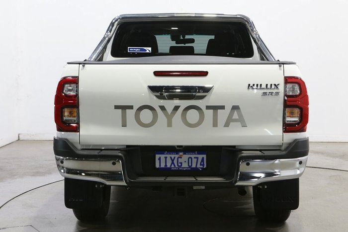 2023 Toyota Hilux SR5