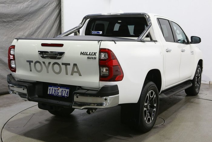 2023 Toyota Hilux SR5