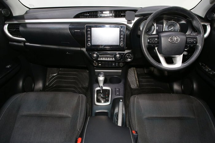 2023 Toyota Hilux SR5