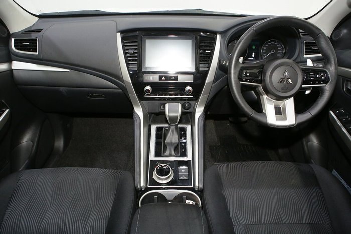 2025 Mitsubishi Pajero Sport GLS