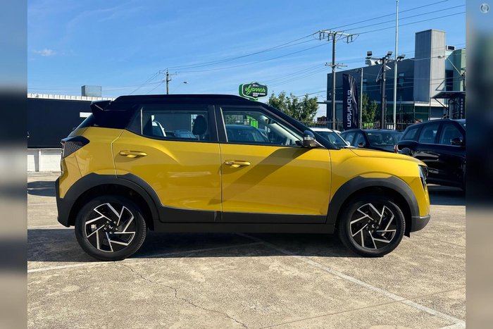 2025 Mahindra XUV3XO AX7L