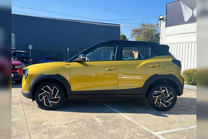 2025 Mahindra XUV3XO AX7L