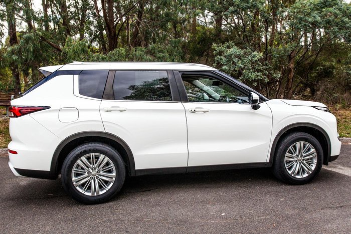 2021 Mitsubishi Outlander LS