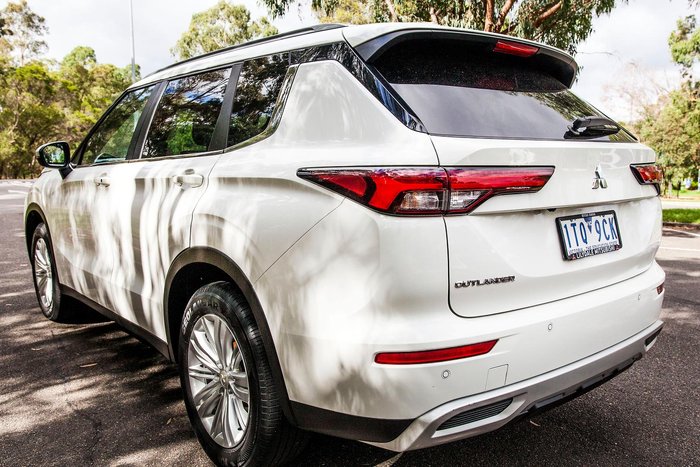 2021 Mitsubishi Outlander LS