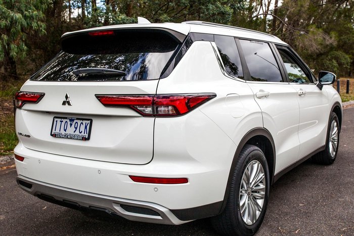 2021 Mitsubishi Outlander LS