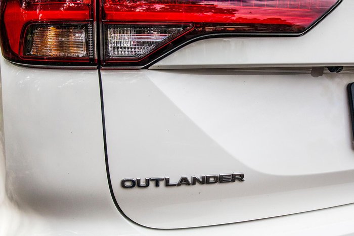 2021 Mitsubishi Outlander LS