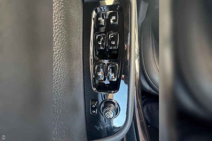 2025 Mahindra XUV700 AX7L