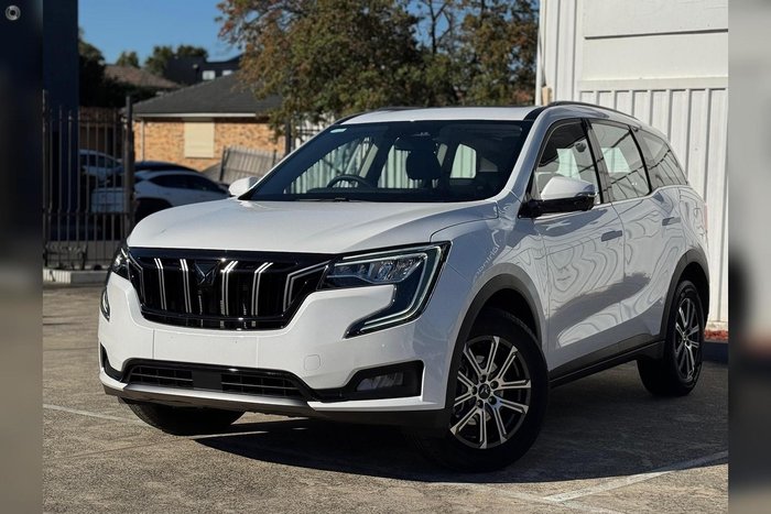 2025 Mahindra XUV700
