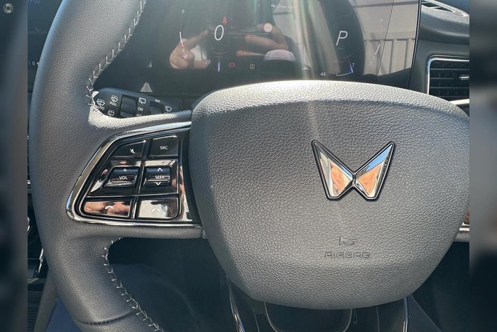 2025 Mahindra XUV700 AX7L