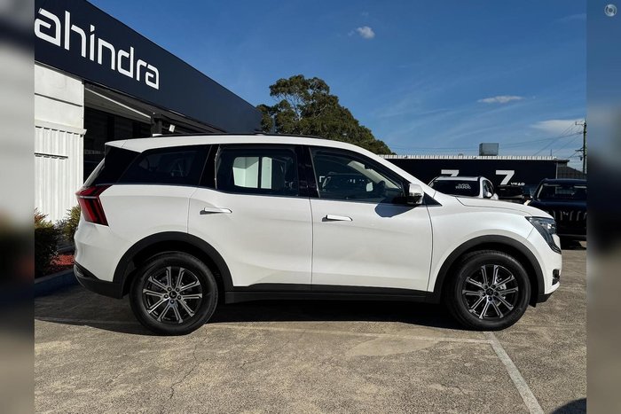 2025 Mahindra XUV700 AX7L