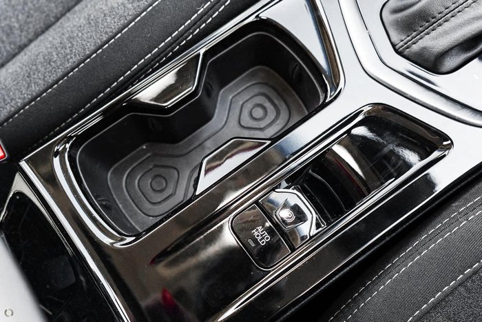 2025 Mahindra XUV3XO AX5L