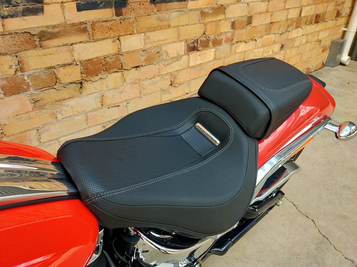 2026 HARLEY-DAVIDSON BREAKOUT 117 (FXBR) ROAD BLOOD ORANGE