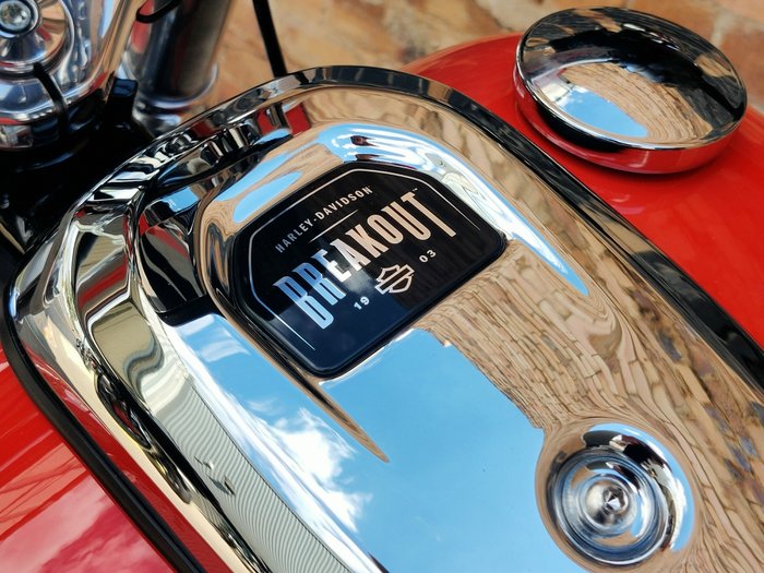 2026 HARLEY-DAVIDSON BREAKOUT 117 (FXBR) ROAD BLOOD ORANGE