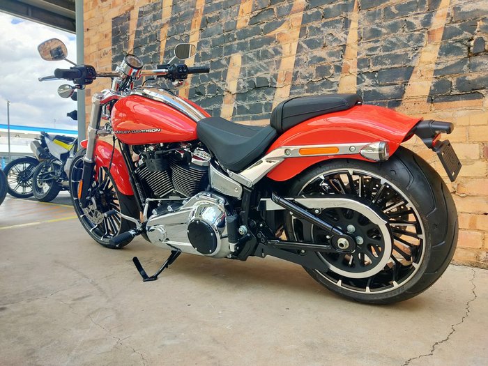 2026 HARLEY-DAVIDSON BREAKOUT 117 (FXBR) ROAD BLOOD ORANGE
