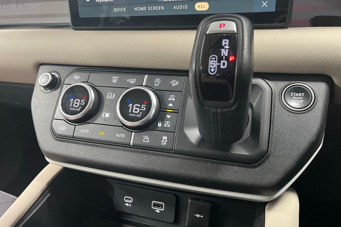 2023 Land Rover Defender 110 D300 X-Dynamic SE