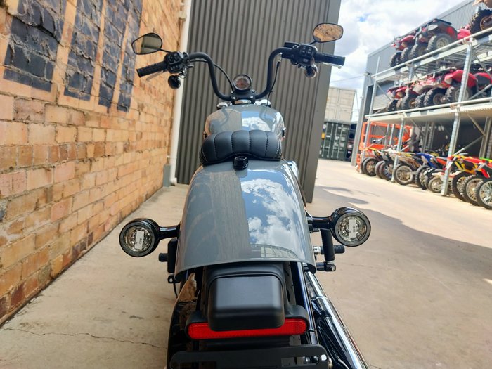 2026 HARLEY-DAVIDSON STREET BOB 117 (FXBB) ROAD DARK BILLARD GREY