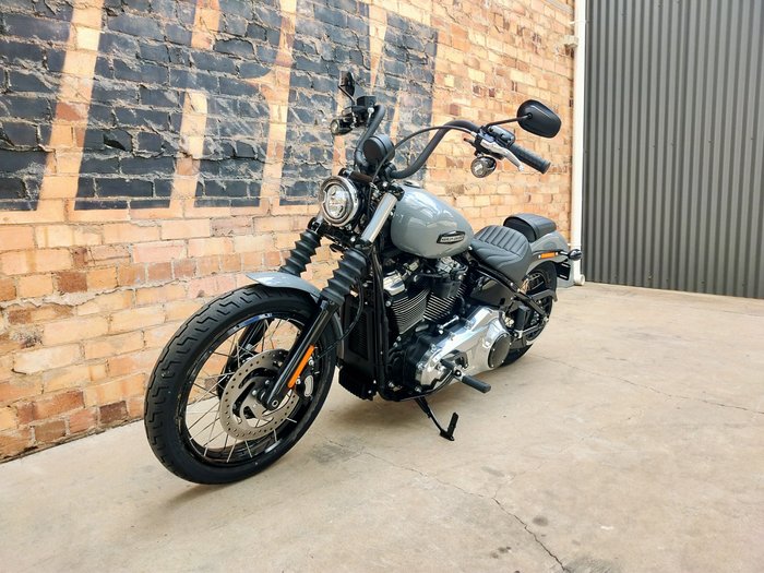 2026 HARLEY-DAVIDSON STREET BOB 117 (FXBB) ROAD DARK BILLARD GREY