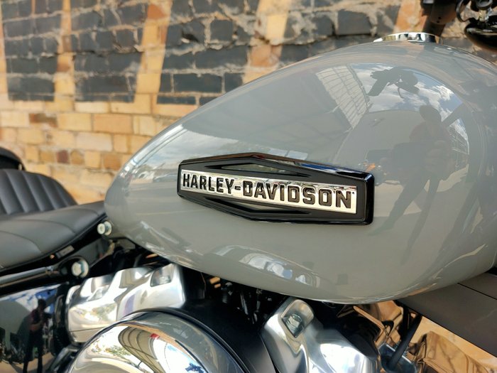 2026 HARLEY-DAVIDSON STREET BOB 117 (FXBB) ROAD DARK BILLARD GREY