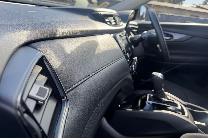 2022 Nissan X-TRAIL ST