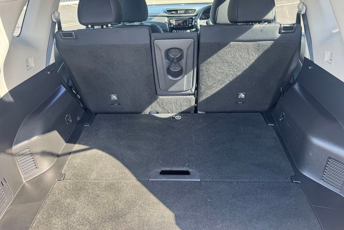 2022 Nissan X-TRAIL ST