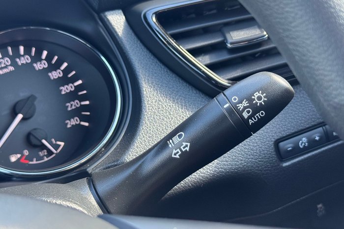 2022 Nissan X-TRAIL ST