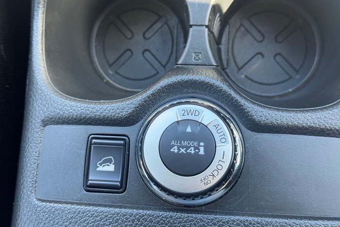 2022 Nissan X-TRAIL ST