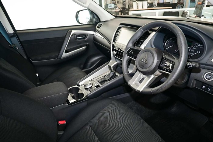 2025 Mitsubishi Pajero Sport GLX