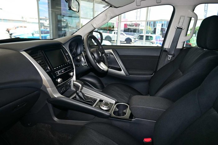 2025 Mitsubishi Pajero Sport GLX