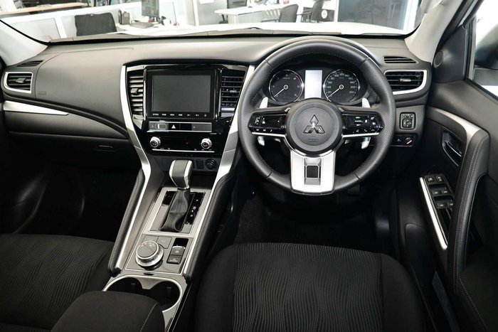 2025 Mitsubishi Pajero Sport GLX