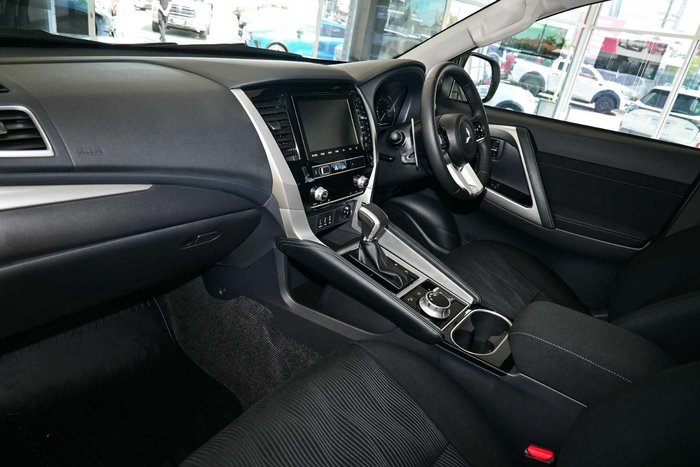 2025 Mitsubishi Pajero Sport GLX