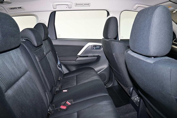 2025 Mitsubishi Pajero Sport GLX