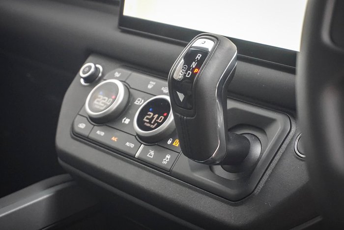 2025 Land Rover Defender 110 D350 X-Dynamic SE